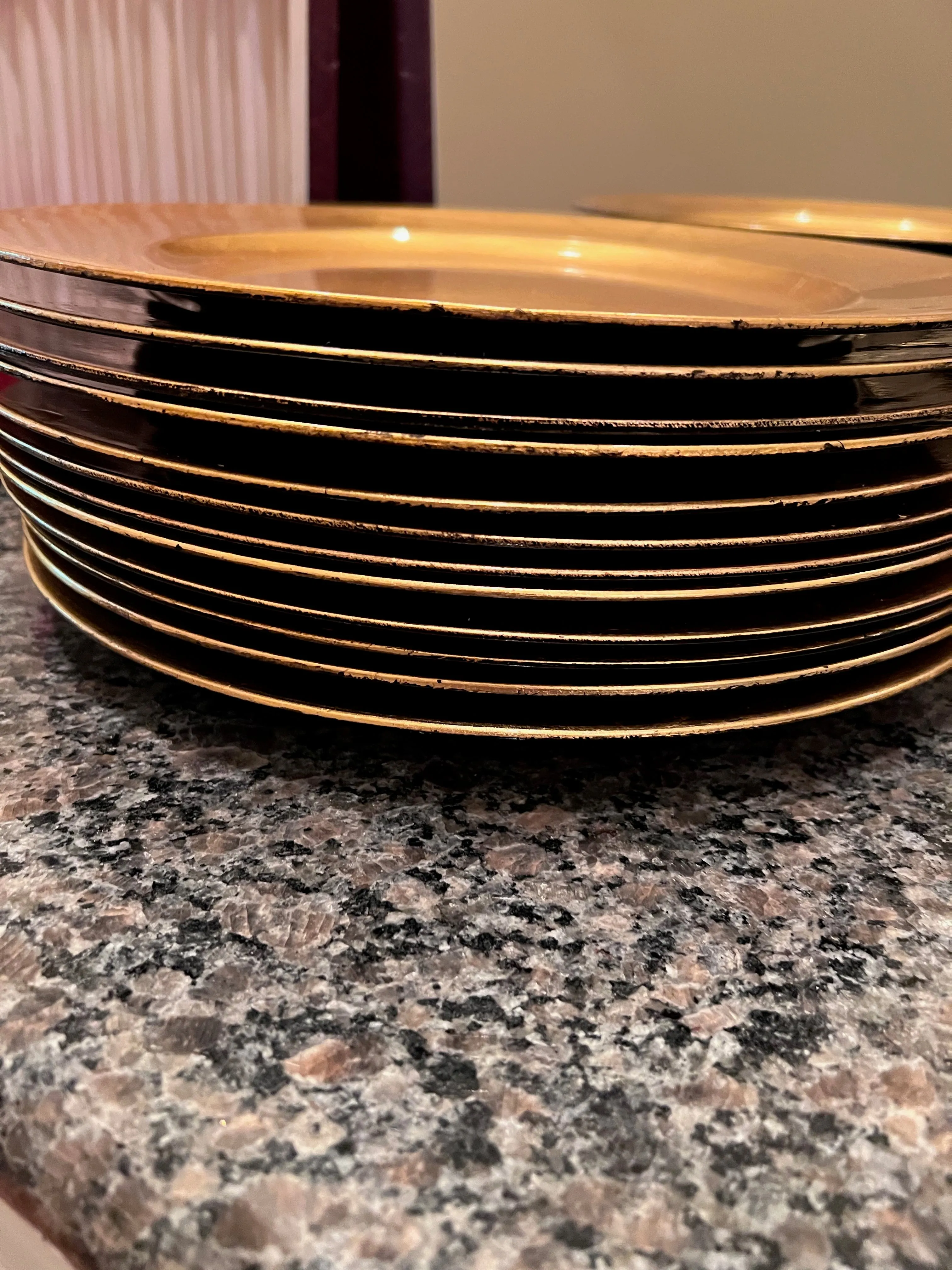 12 Plastic Gold Charger Plates