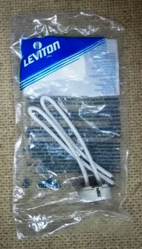 Leviton 063-80052 Miniature Bi-Pin Base GX5.3 MR16 White -- New