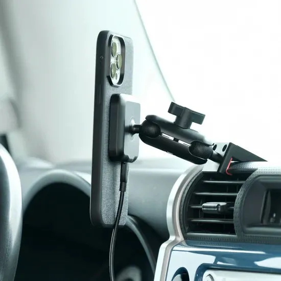 OFFROAM X PEAK DESIGN Toyota FJ Cruiser (2007-2014) Magnetic Charging Phone Mount